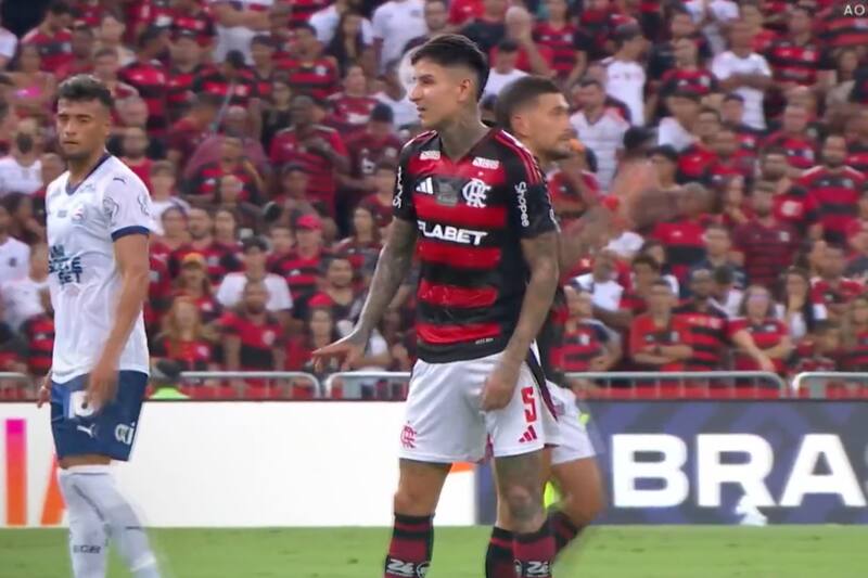 Salió lesionado en triunfo de Flamengo.