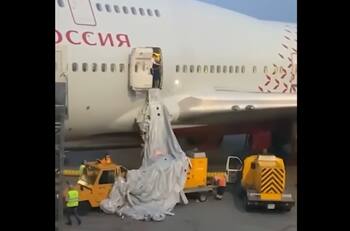 VIDEO: Pasajero abrió puerta porque tenía calor y provocó suspensión de vuelo