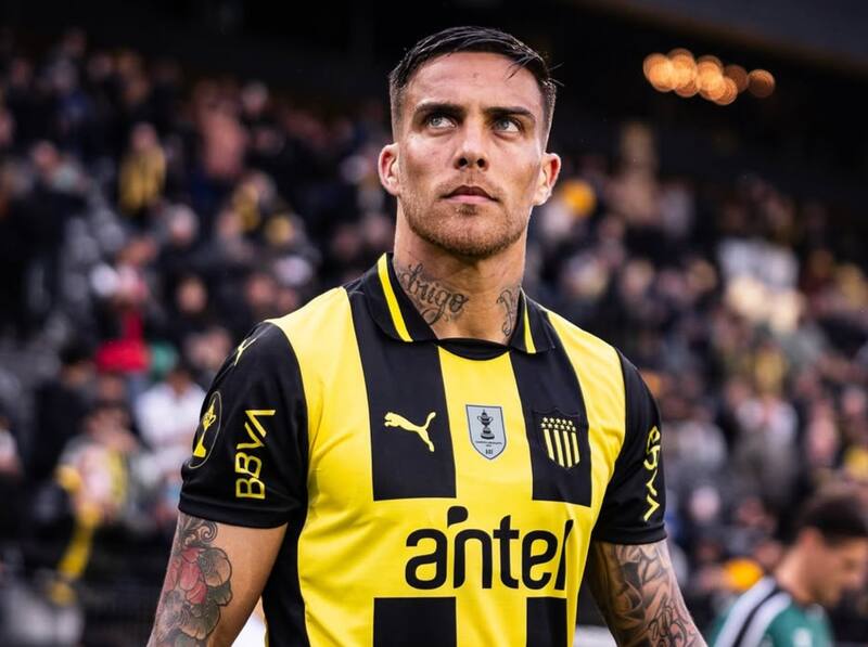 El defensa es el tercer refuerzo de Colo Colo. Foto: @javi_mendez2.