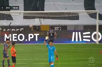 Error del arquero le costó el primer gol del partido al Guimaraes ante Sporting