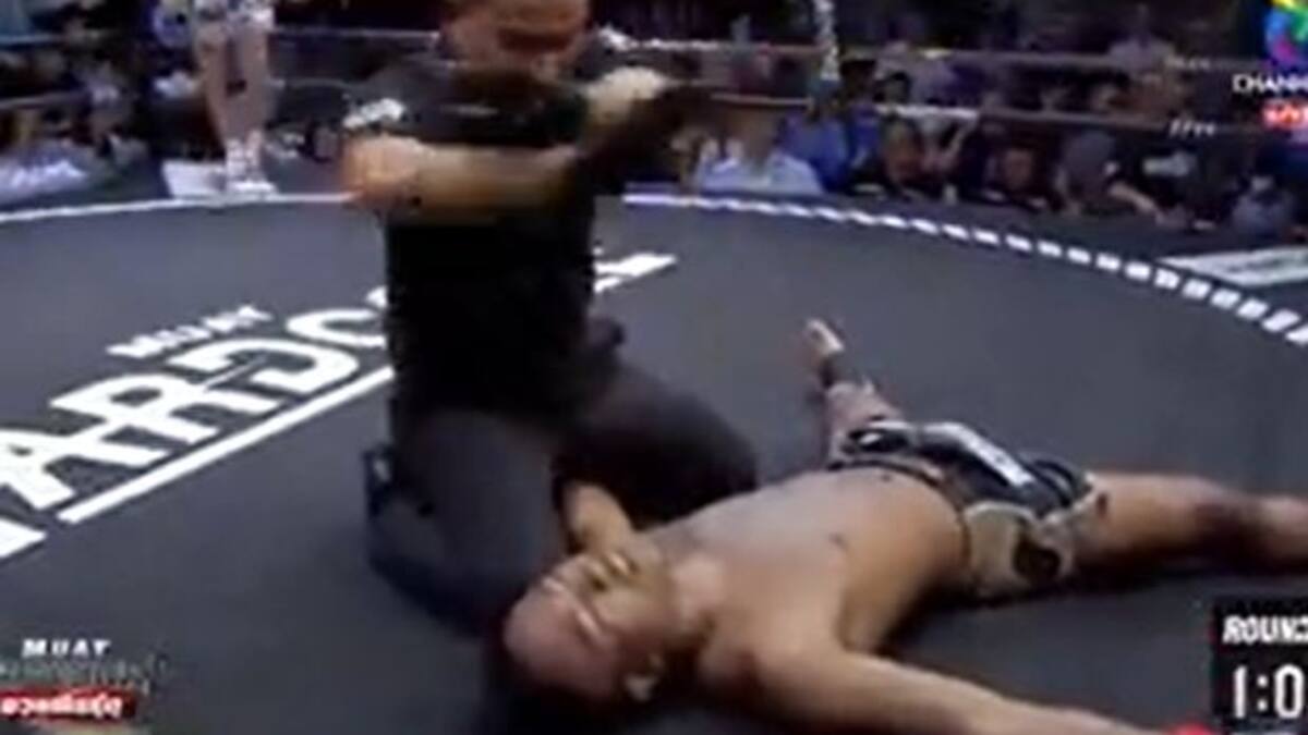 ¡IMPACTANTE! Árbitro reacciona de manera magistral ante nocaut en muay thai