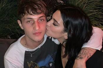 Anwar Hadid, el novio de Dua Lipa, no se pondrá la vacuna contra el Covid-19