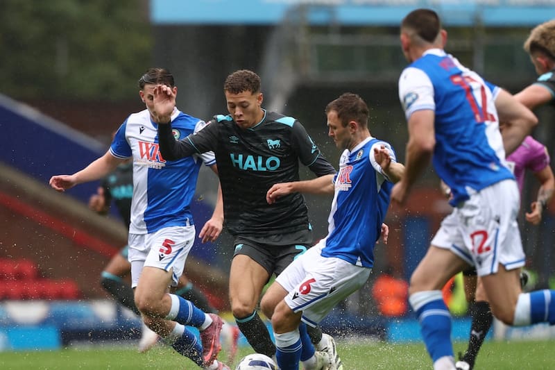 La lluvia obligó a suspender el partido del Ipswich en Inglaterra.
