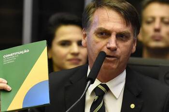 Anonymous filtra supuesta tarjeta de Bolsonaro y usuarios compran iphone