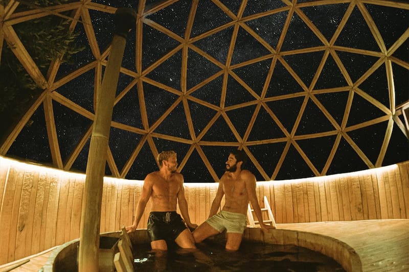 El romántico panorama ofrece una vista única del cielo y de la naturaleza.