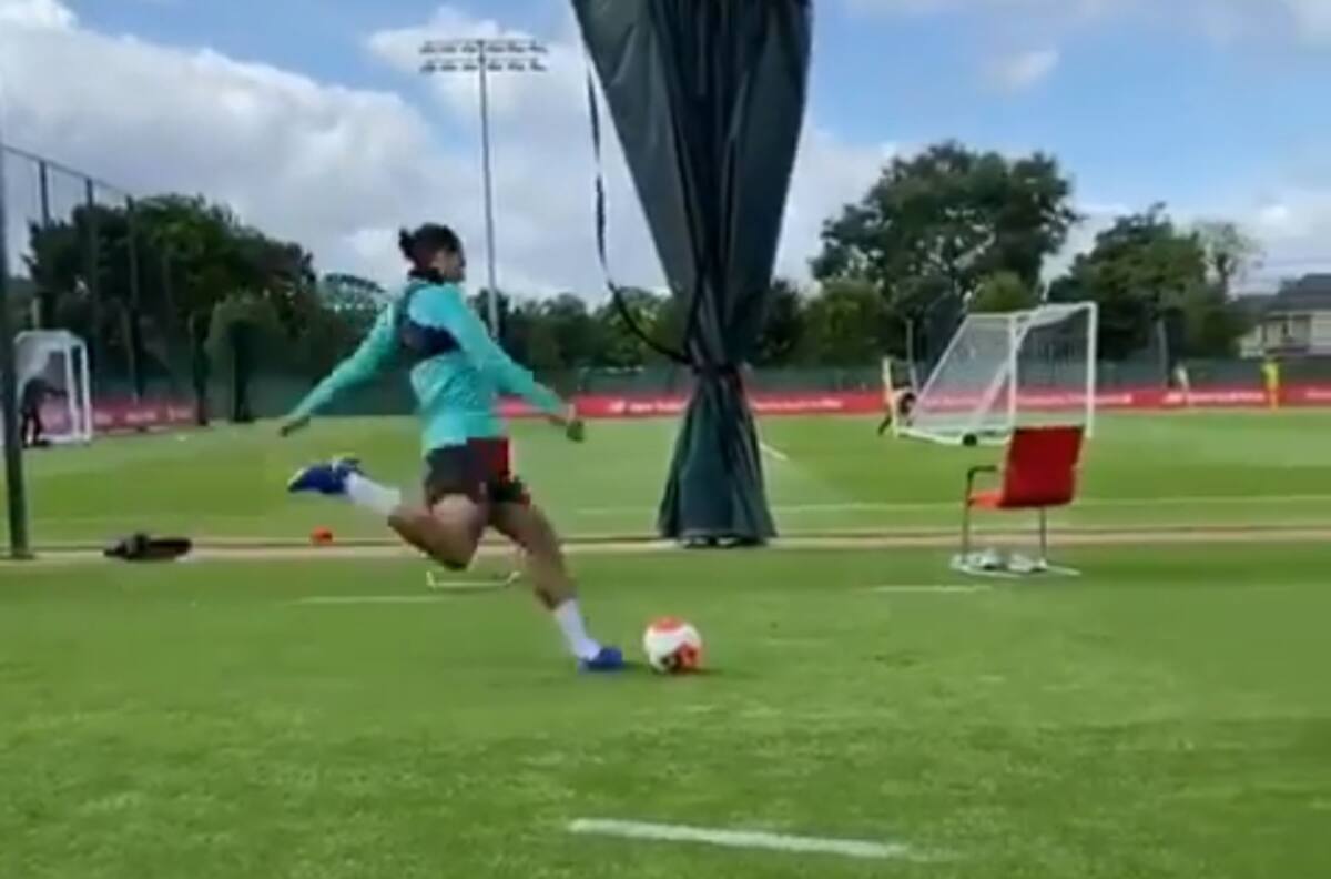 ¡Cuánta clase! Virgil van Dijk sorprendió con su precisión en práctica del Liverpool