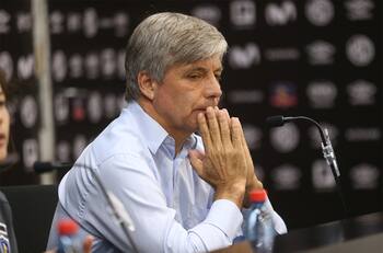 Harold Mayne-Nicholls tomó una decisión que lo deja a un paso de salir de Colo Colo