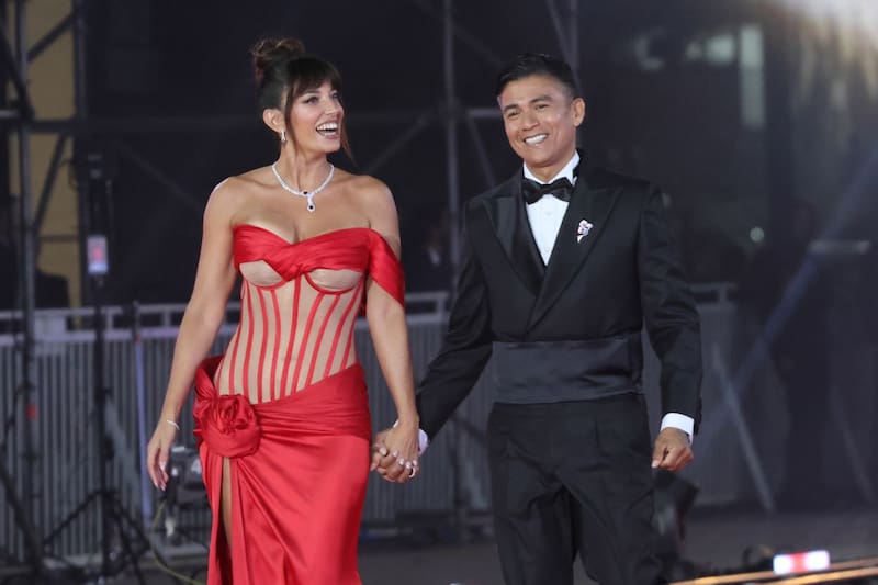 desfilaron juntos en la alfombra roja de la Gala del Festival de Viña 2025. Créditos: ATON Chile.