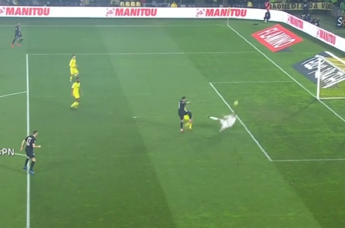 Increíble tapada del portero de Nantes evitó este gol de Icardi para PSG