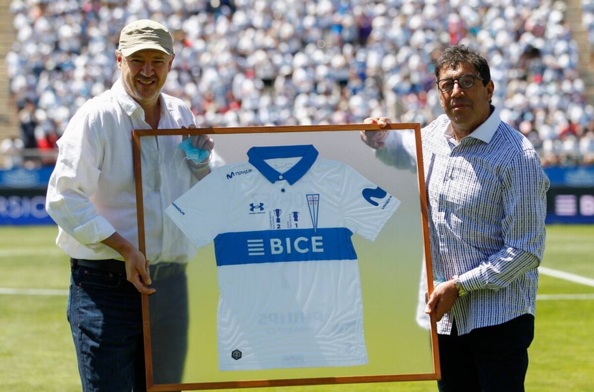 Marco Cornez recibió emotivo homenaje previo al Clásico Universitario entre la UC y la U