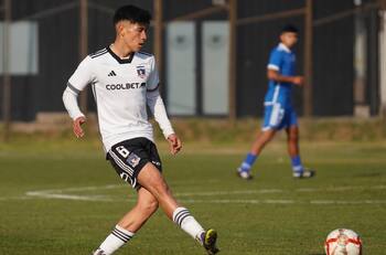“Reemplazo ideal para Esteban Pavez”: Se luce en las inferiores de Colo Colo y sería titular contra Valladolid