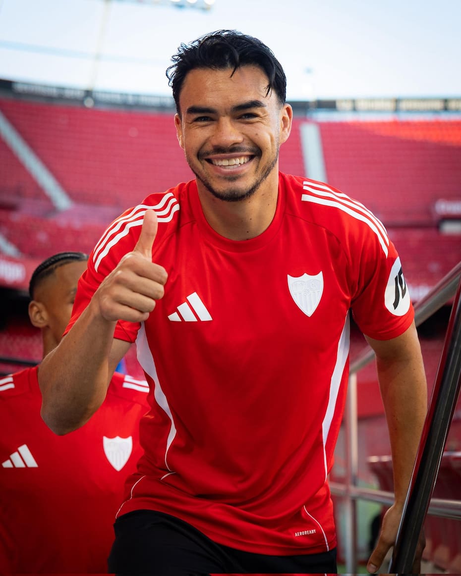 El lateral izquierdo se sumó ayer a las prácticas del Sevilla y hoy será titular contra el Elche.