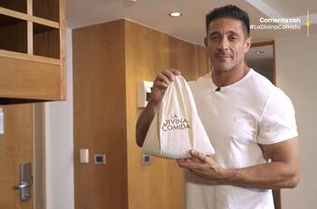 Minimalista y solo con muebles blancos: Así es el departamento de Pato Laguna