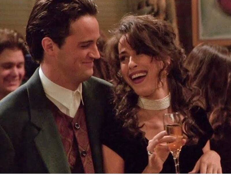 Matthew Perry y Maggie Wheeler.