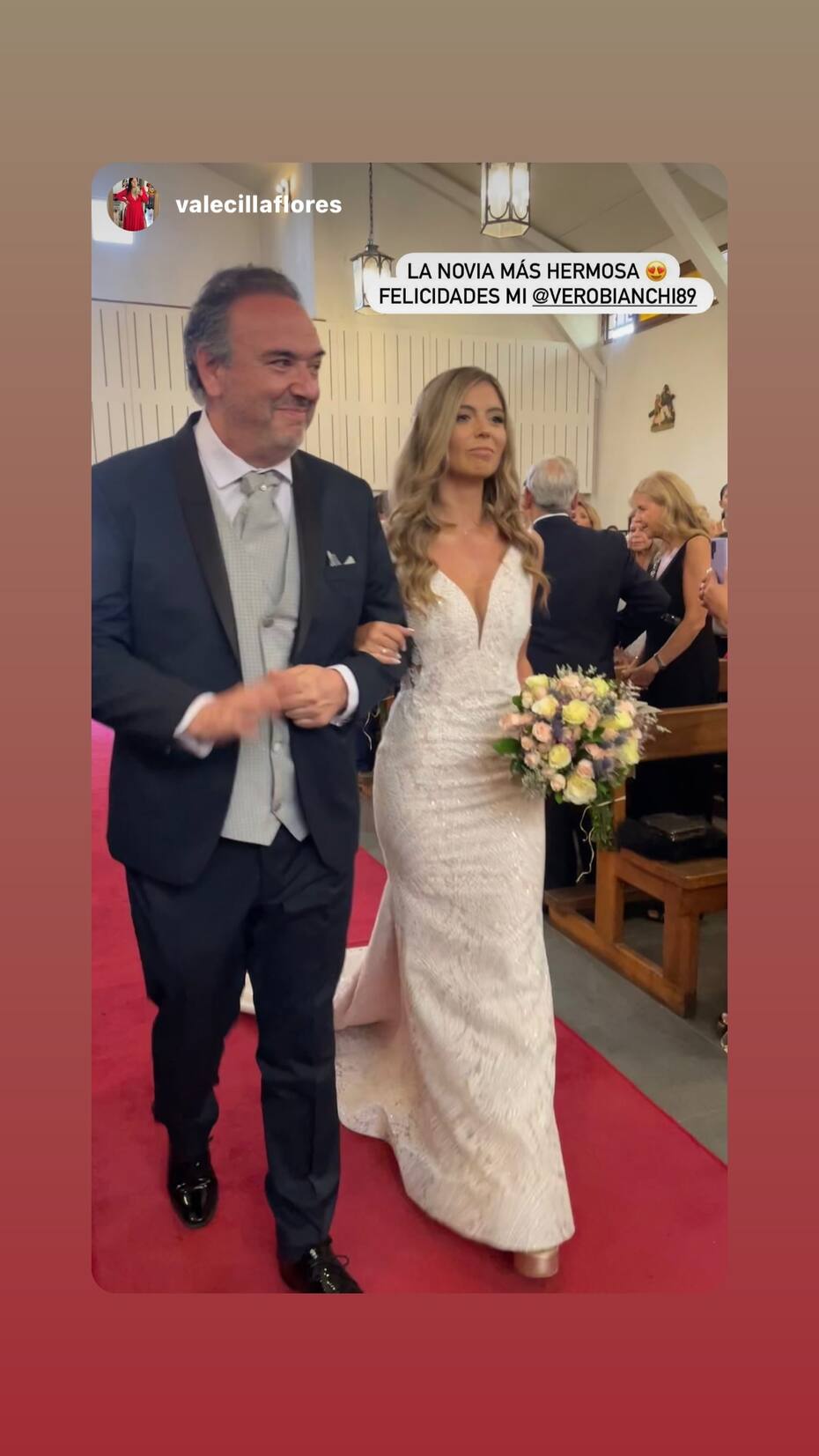 Verónica Bianchi en camino al altar en el día de su matrimonio