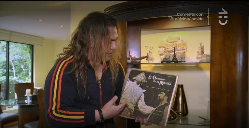 En su colección de vinilos, Carlos Figueroa atesora uno de los discos de su padre