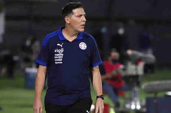 Histórico de la Selección de Paraguay criticó a Berizzo previo al duelo frente a La Roja: "Su filosofía no entra en los jugadores"