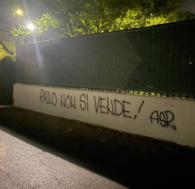 La hinchada de la Loba vandalizaron la ciudad deportiva tras la pronta salida del argentino. Créditos: @IlarioDiGiovamb.