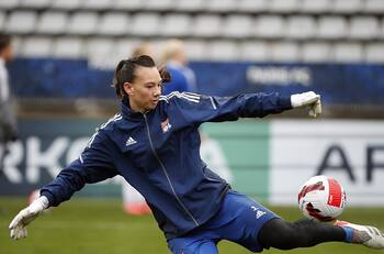 Christiane Endler fue elegida por sus colegas como candidata para ganar el premio a la mejor arquera del mundo