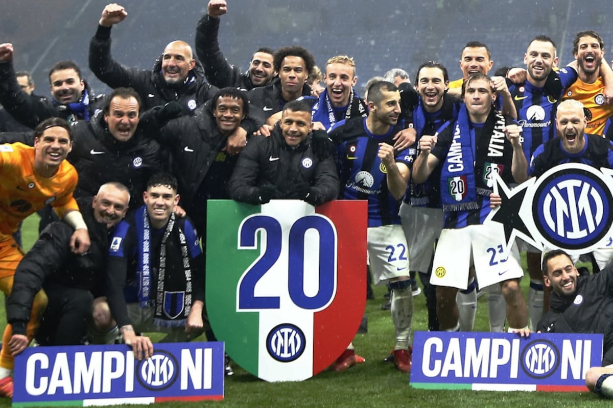 Alexis Sánchez festejó con serenidad el scudetto conseguido por el Inter de Milán.