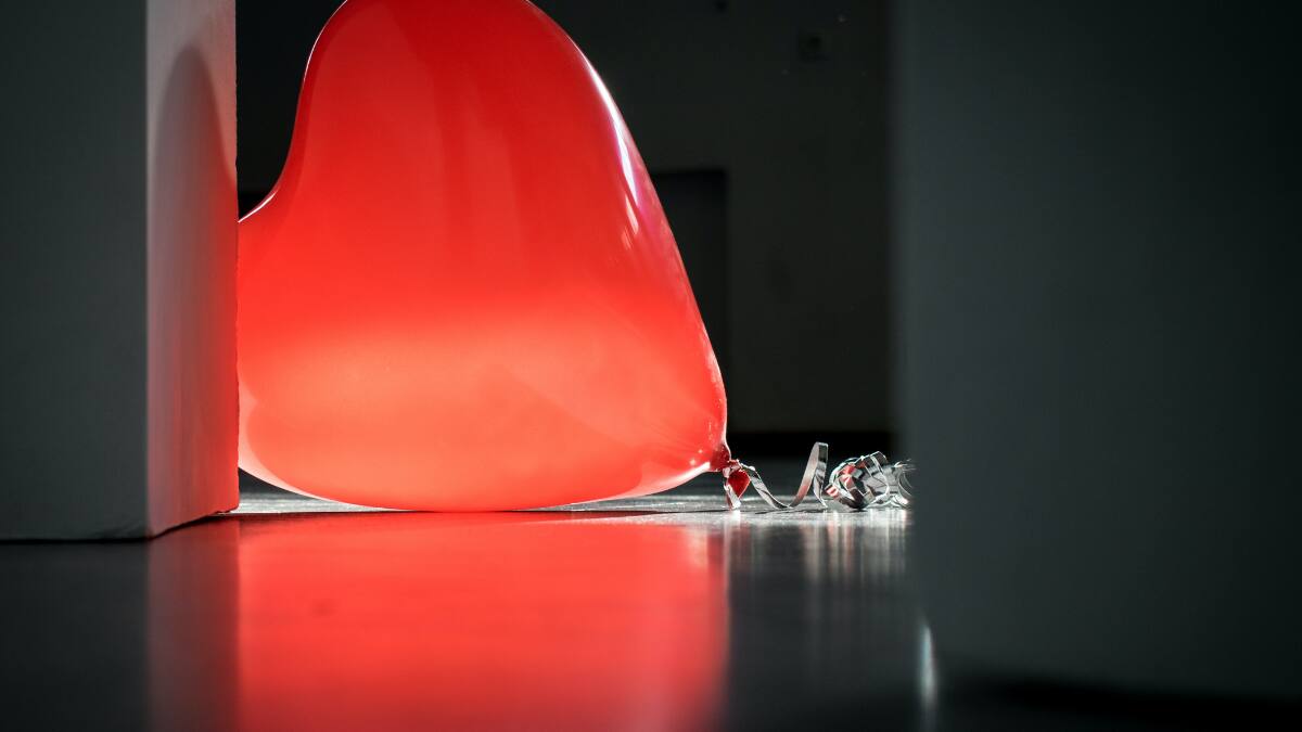 Es una técnica de manipulación: Conoce qué es el "love bombing" y cómo identificarlo en tu pareja