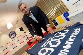 Video: Así fue la espectacular presentación del PSG a Donnarumma, el mejor jugador de la Eurocopa
