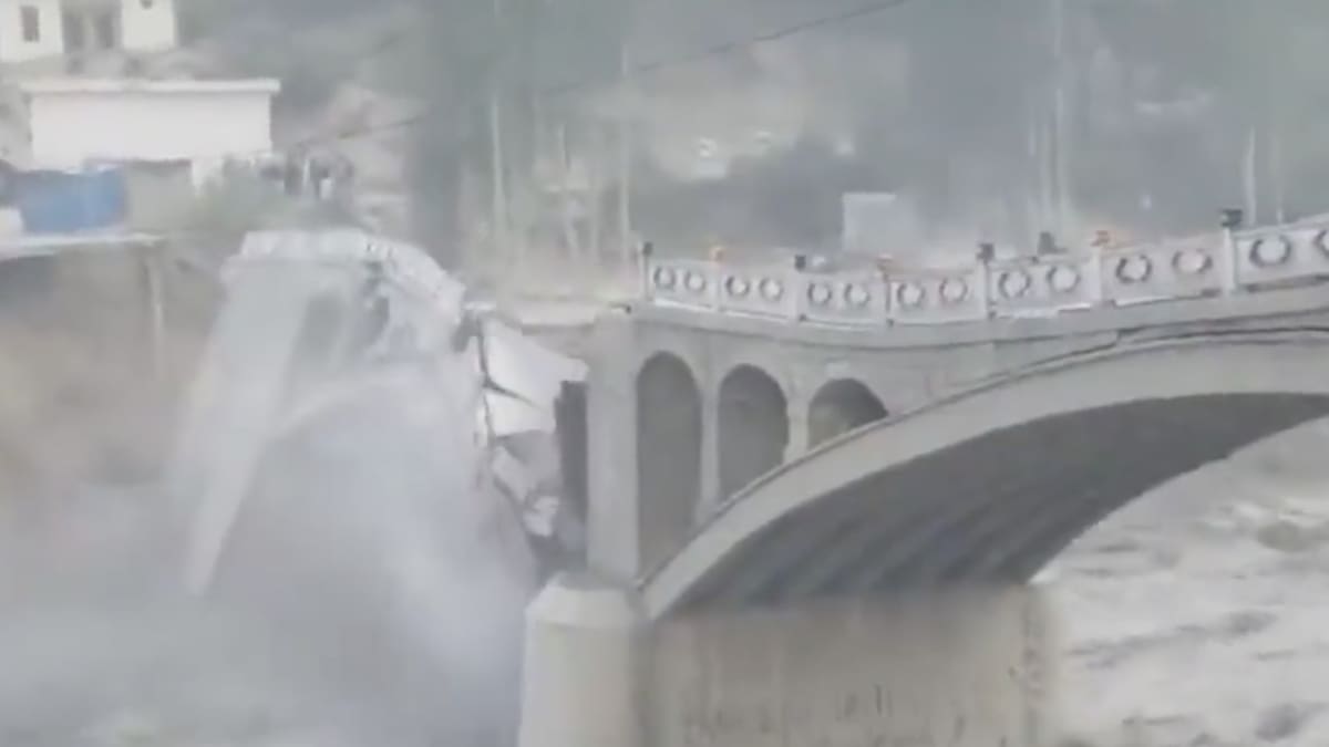 VIDEO | Puente Colapsó en Pakistán por derretimiento de un glaciar tras temperaturas de 50 grados