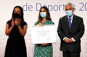 Sebastián Piñera le hizo entrega a Francisca Crovetto el Premio Nacional de Deportes 2019
