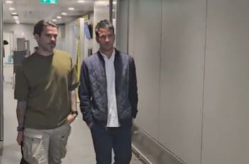 VIDEO | Acompañado por Manuel Mayo: así fue la llegada Fernando Gago a Chile para asumir en la U