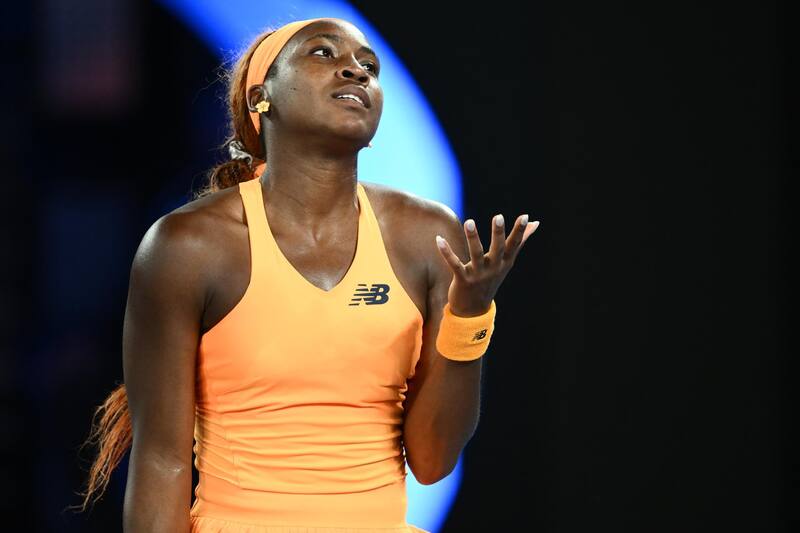 Salió a prestar declaraciones luego de romper su raqueta por el mal partido que jugó. Foto EFE