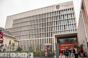 Universidad chilena entrega 500 becas que cubren la totalidad del arancel: Así se puede postular
