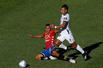 Alivio para algunos, enojo para otros: Minsal propuso paralizar el Campeonato Nacional