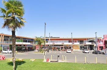 Quedó totalmente aislado: el fuerte conflicto entre un mall y el Serviu en la Región Metropolitana