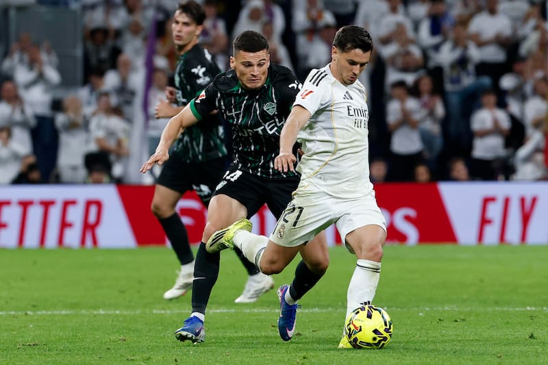El chileno pasó casi desapercibido en el Bernabéu. EFE