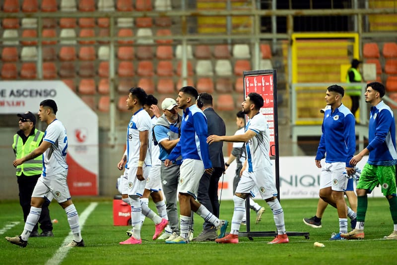 Son penúltimos con 27 puntos, a cuatro de la zona del descenso. Foto: Photosport