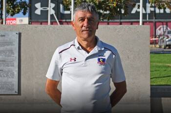 El hombre que hizo brillar en Europa a futbolistas argentinos y busca triunfar en Colo Colo
