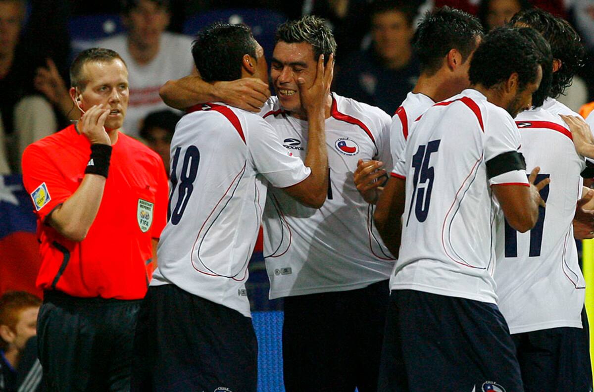 Se cumplen 11 años del primer gol de Esteban Paredes en La Roja