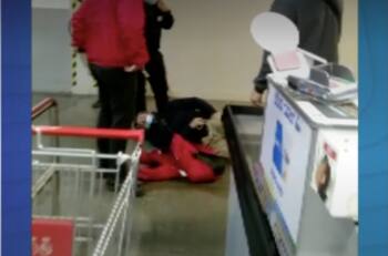 Adulto mayor denuncia maltrato tras ser acusado de robo en un supermercado