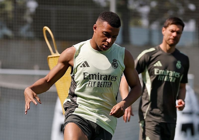 Xabi Alonso y Kylian Mbappé en Real Madrid. Foto: Real Madrid