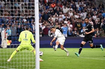 ¿Por qué el golazo de Alexis Sánchez al Auxerre genera polémica en Francia?