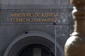 Ministerio de Justicia busca educadores, asistentes y administrativos: Pagan hasta $2.300.000