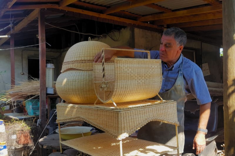 Donde el oficio del tejido en mimbre se ha convertido en una labor patrimonial. Foto: Capital del mimbre.