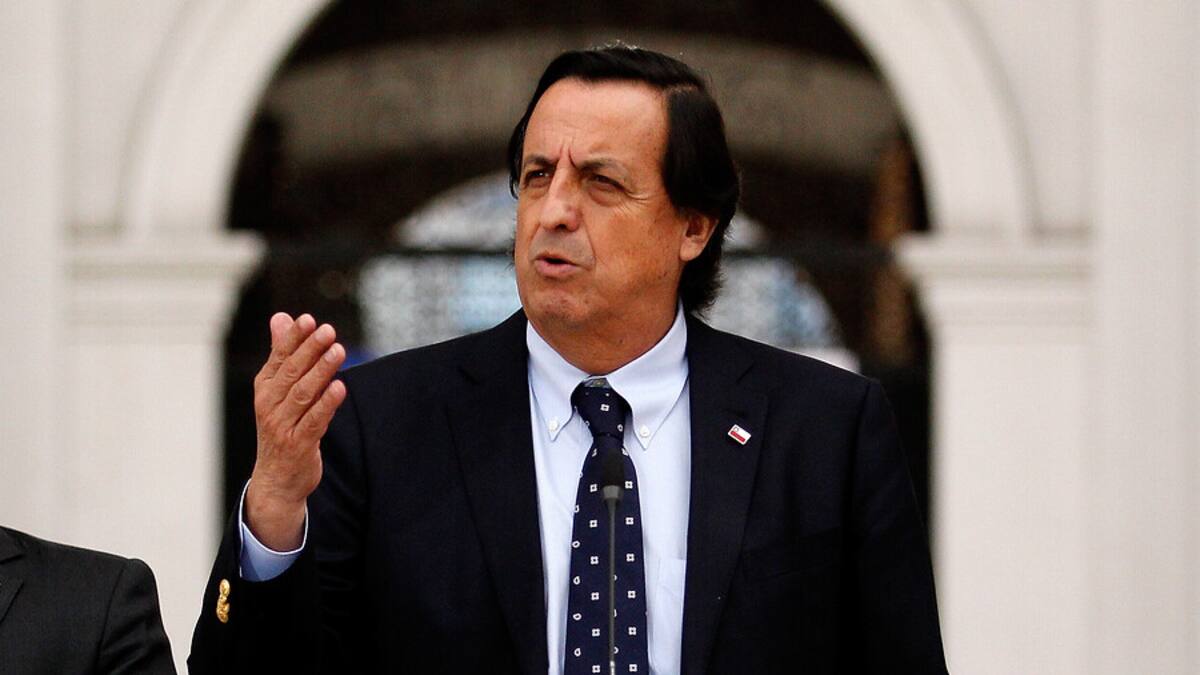 Ministro del Interior realizó fuerte llamado tras fallecimiento de oficial de Carabineros