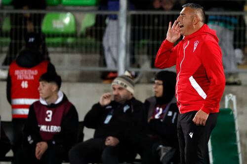 tendrá que encontrar reemplazante en el mediocampo tras la suspensión de Marcelo Cañete. (Foto: Aton)