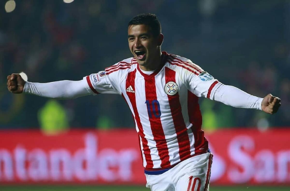 El golazo de Derlis González en la victoria parcial de Paraguay a Qatar