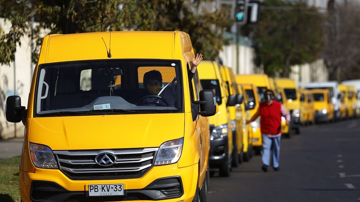 Vuelta a clases presenciales: ¿Cuáles serán los protocolos para furgones y transporte escolar?