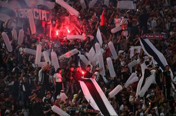 Las destacadas visitas que recibió Colo Colo en el Estadio Monumental ante Audax Italiano