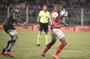 Los factores que podrían acercar a Leandro Benegas a Colo Colo luego de la salida de Pablo Solari