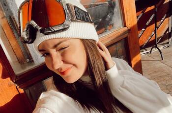 "Más linda que nunca": Kel Calderón se llenó de elogios al compartir, en redes sociales, selfie desde Valle Nevado