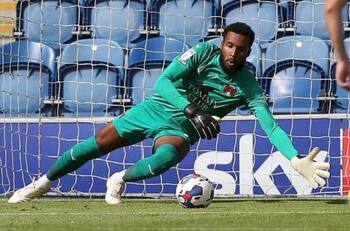 El mejor arquero del ascenso inglés: El extraordinario momento de Lawrence Vigouroux en Europa